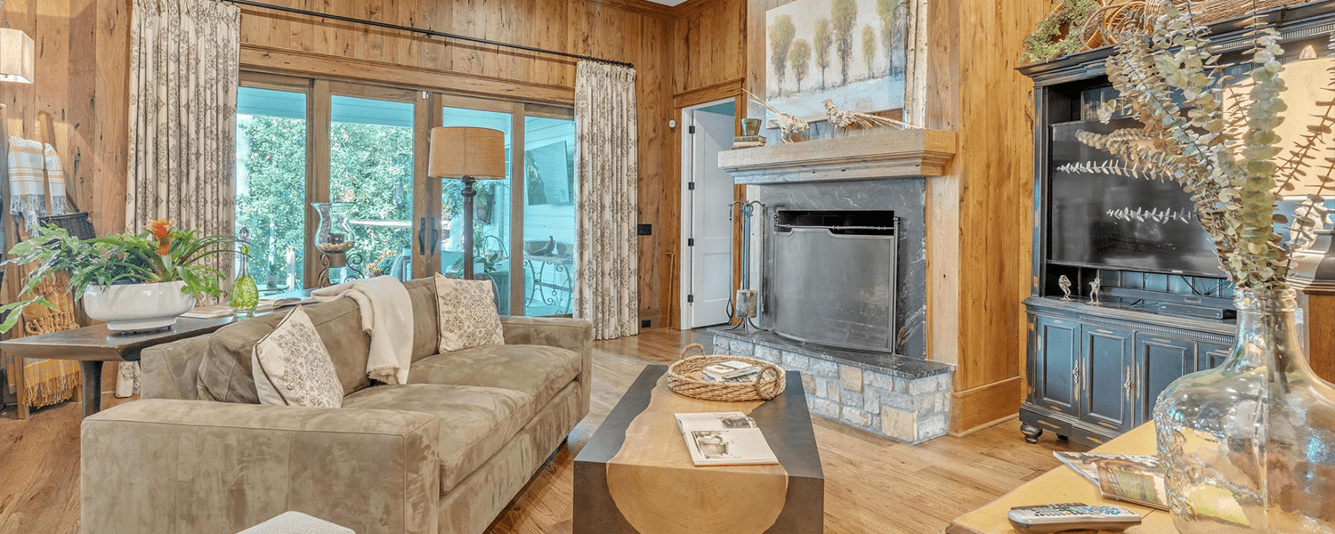 A cozy living room built by Innovative Construction Services, a custom home and renovation company in Auburn and Opelika, Alabama.